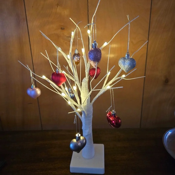 Valentine's Light up Tree with Heart Ornaments - Picture 6 of 6